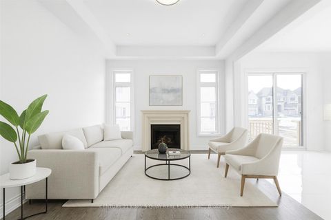 Photo 2 at 102 Giardina Crescent, Bayview Hill, Richmond Hill