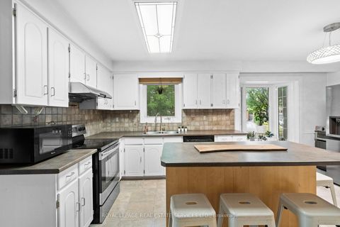 Photo 10 at 1504 Kenilworth Crescent, FA Falgarwood, Oakville