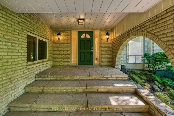 Photo 5 at 170 Cavendish Court, MO Morrison, Oakville