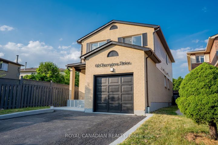 Photo 2 at 60 Cherrytree Drive W, Fletcher's Creek South, Brampton