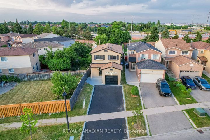 Photo 4 at 60 Cherrytree Drive W, Fletcher's Creek South, Brampton