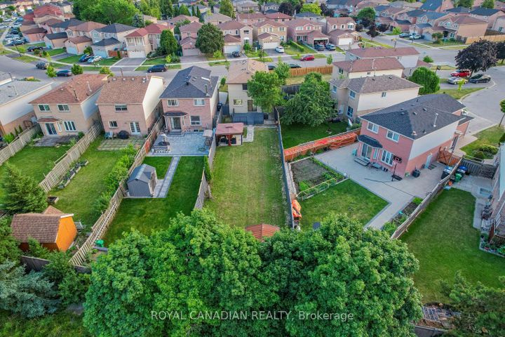 Photo 5 at 60 Cherrytree Drive W, Fletcher's Creek South, Brampton