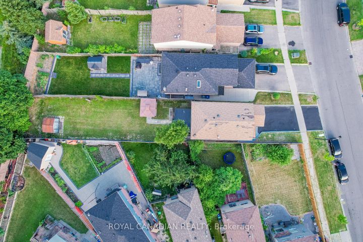 Photo 6 at 60 Cherrytree Drive W, Fletcher's Creek South, Brampton