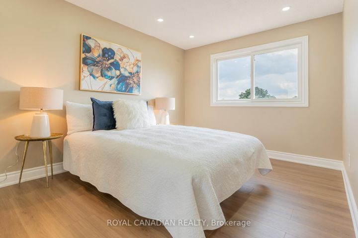 Photo 7 at 60 Cherrytree Drive W, Fletcher's Creek South, Brampton