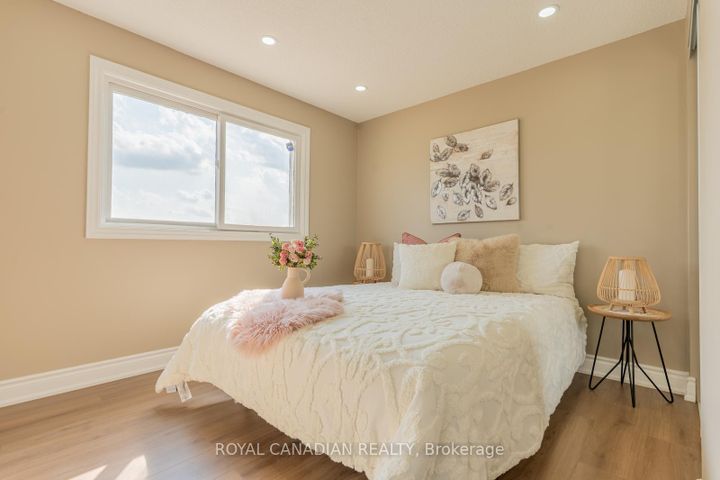 Photo 8 at 60 Cherrytree Drive W, Fletcher's Creek South, Brampton