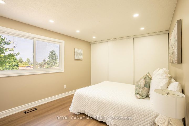 Photo 10 at 60 Cherrytree Drive W, Fletcher's Creek South, Brampton
