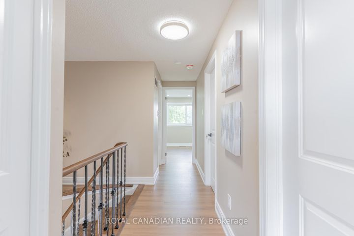 Photo 15 at 60 Cherrytree Drive W, Fletcher's Creek South, Brampton