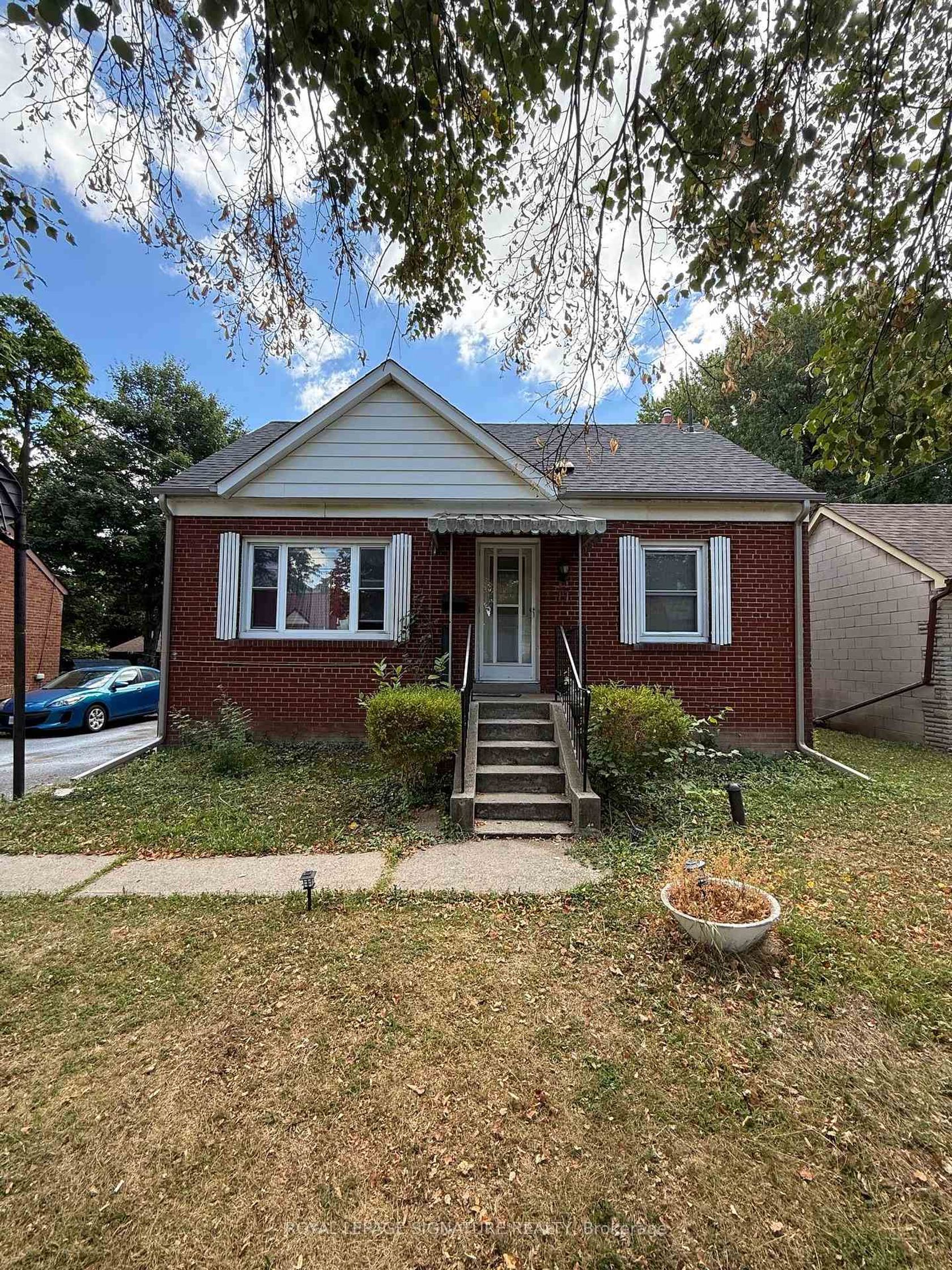 11 Yvonne Avenue, CFB, Toronto 