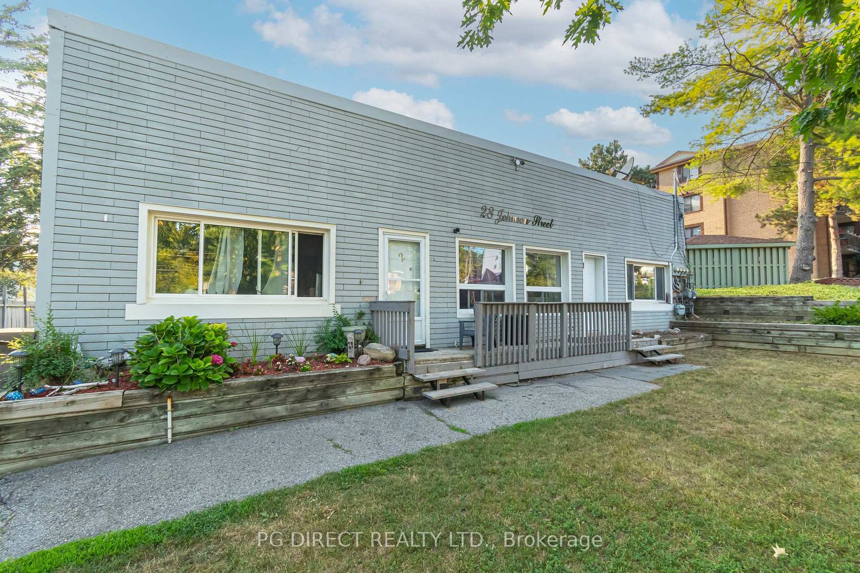 28 Johnson Street N, North Shore, Barrie photo number 2
