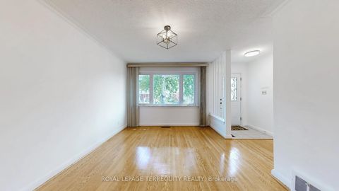 Photo 4 at 154 Tower Drive, Maryvale, Toronto