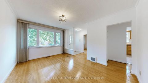 Photo 5 at 154 Tower Drive, Maryvale, Toronto
