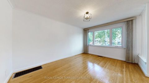 Photo 6 at 154 Tower Drive, Maryvale, Toronto