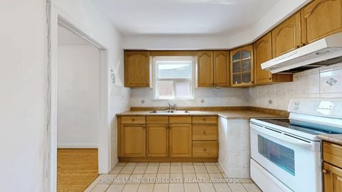 Photo 10 at 154 Tower Drive, Maryvale, Toronto