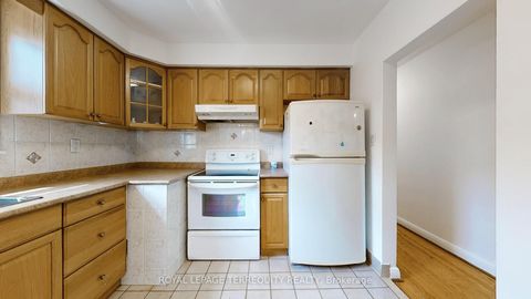 Photo 11 at 154 Tower Drive, Maryvale, Toronto