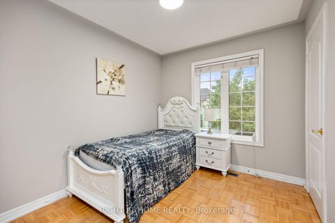Photo 14 at 4 Zola Gate, Patterson, Vaughan