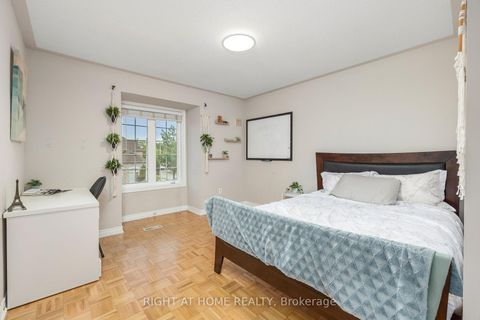 Photo 18 at 4 Zola Gate, Patterson, Vaughan