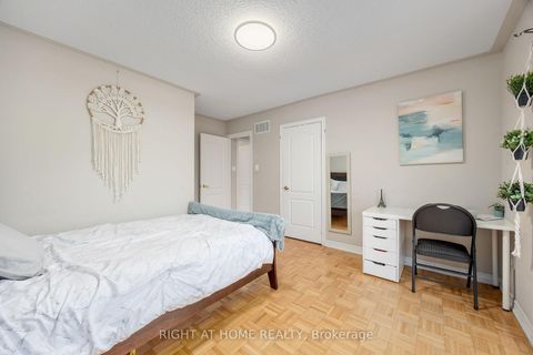 Photo 19 at 4 Zola Gate, Patterson, Vaughan