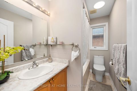 Photo 23 at 4 Zola Gate, Patterson, Vaughan