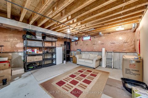 Photo 24 at 4 Zola Gate, Patterson, Vaughan