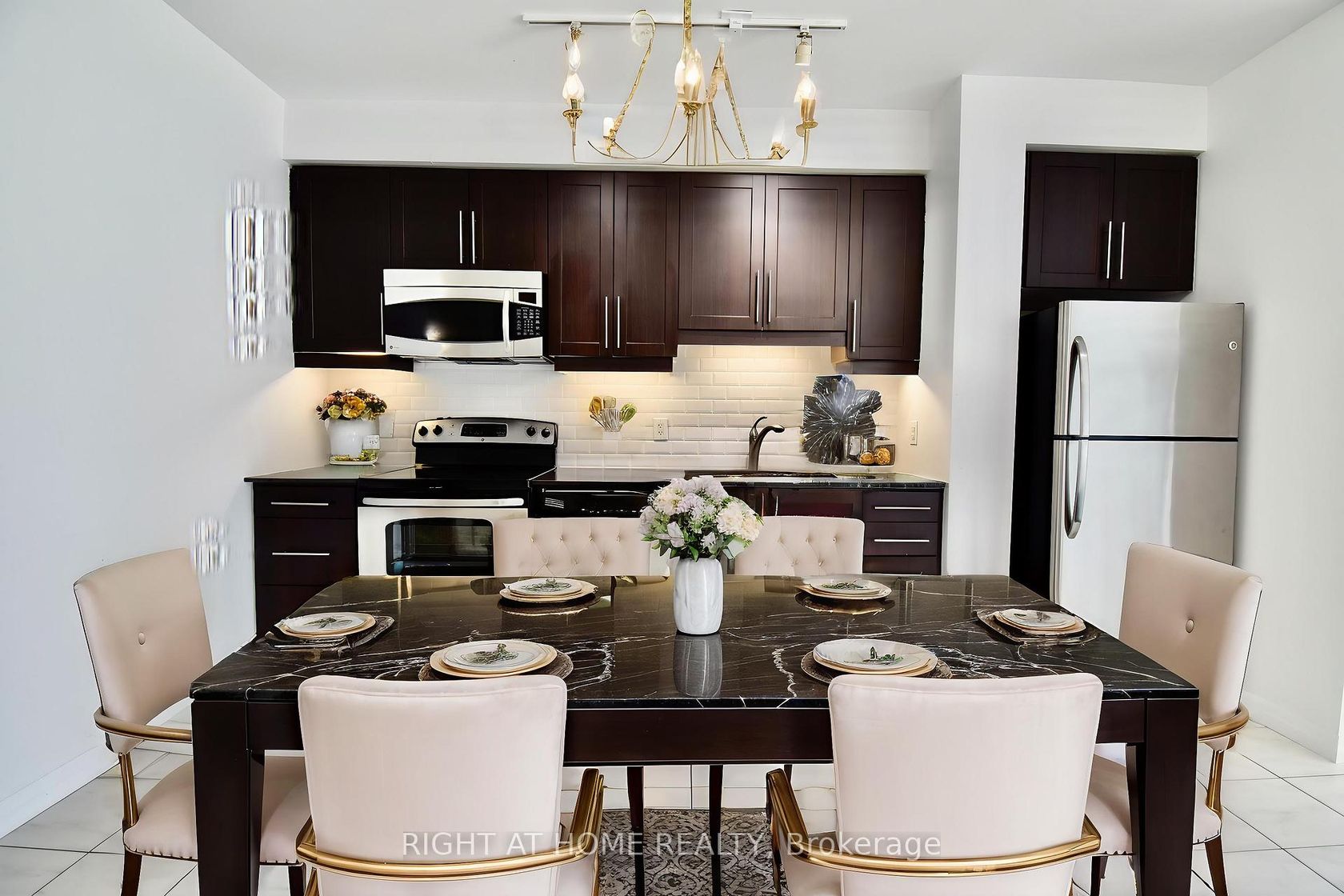 2110 - 223 Webb Drive, City Centre, Mississauga by Loree Meneguzzi Real Estate 2110 - 223 Webb Drive, City Centre, Mississauga