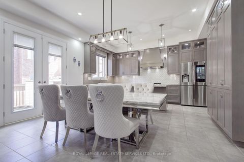 Photo 12 at 48 Viva Gardens, GO Glenorchy, Oakville