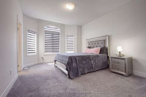 Photo 24 at 48 Viva Gardens, GO Glenorchy, Oakville