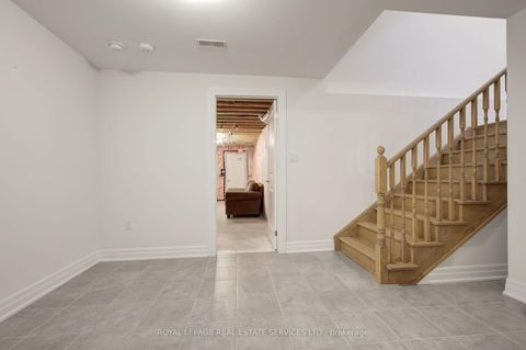 Photo 26 at 48 Viva Gardens, GO Glenorchy, Oakville