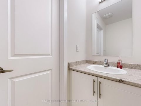 Photo 9 at 41 Kintall Way, Steeles West Industrial, Vaughan