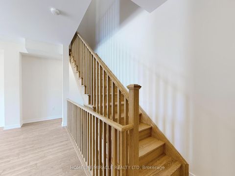 Photo 10 at 41 Kintall Way, Steeles West Industrial, Vaughan
