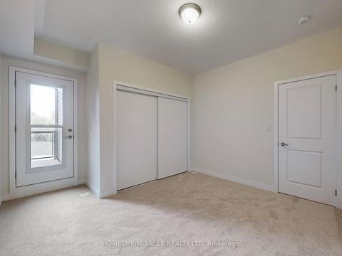 Photo 11 at 41 Kintall Way, Steeles West Industrial, Vaughan