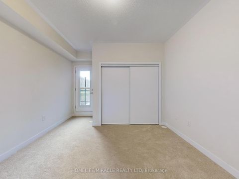 Photo 12 at 41 Kintall Way, Steeles West Industrial, Vaughan