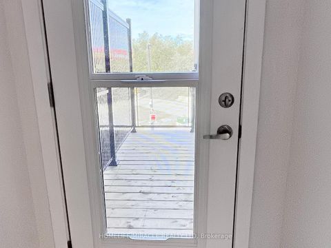 Photo 13 at 41 Kintall Way, Steeles West Industrial, Vaughan