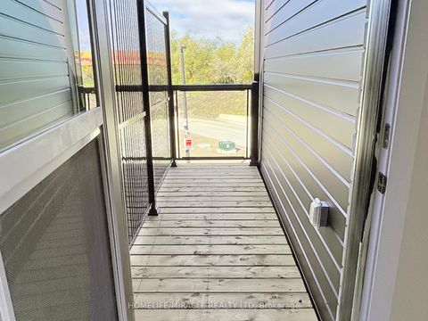 Photo 14 at 41 Kintall Way, Steeles West Industrial, Vaughan
