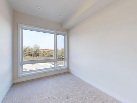 Photo 16 at 41 Kintall Way, Steeles West Industrial, Vaughan