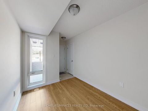 Photo 20 at 41 Kintall Way, Steeles West Industrial, Vaughan
