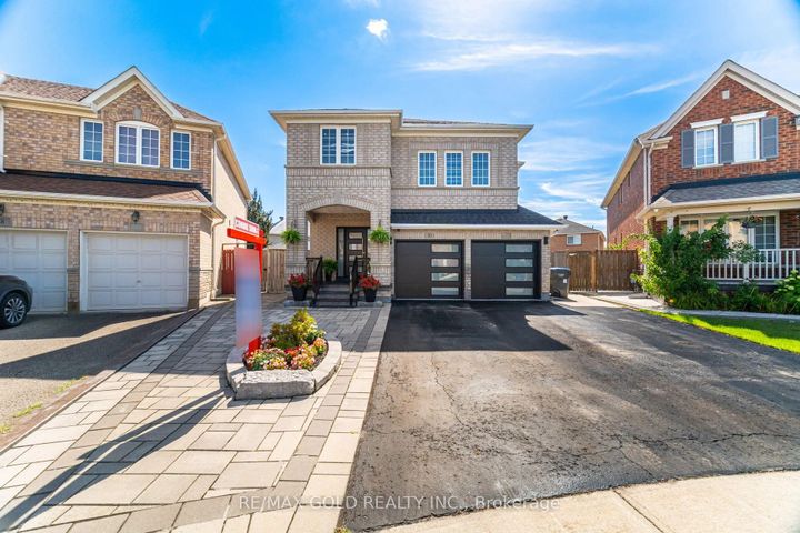 Photo 1 at 10 Cloverlawn Street, Fletcher's Meadow, Brampton