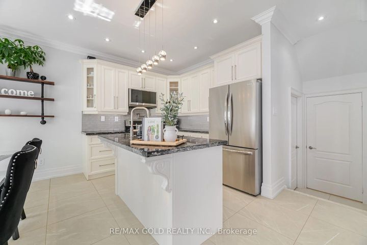Photo 12 at 10 Cloverlawn Street, Fletcher's Meadow, Brampton