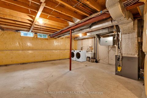 Photo 34 at 99 Islay Crescent, Maple, Vaughan