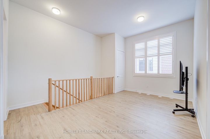 Photo 36 at 33 Golden Fern Street, Cornell, Markham