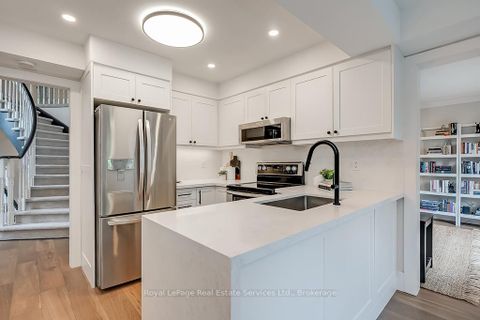 Photo 10 at 2101 Grosvenor Street, WC Wedgewood Creek, Oakville