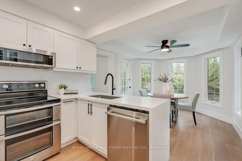 Photo 11 at 2101 Grosvenor Street, WC Wedgewood Creek, Oakville