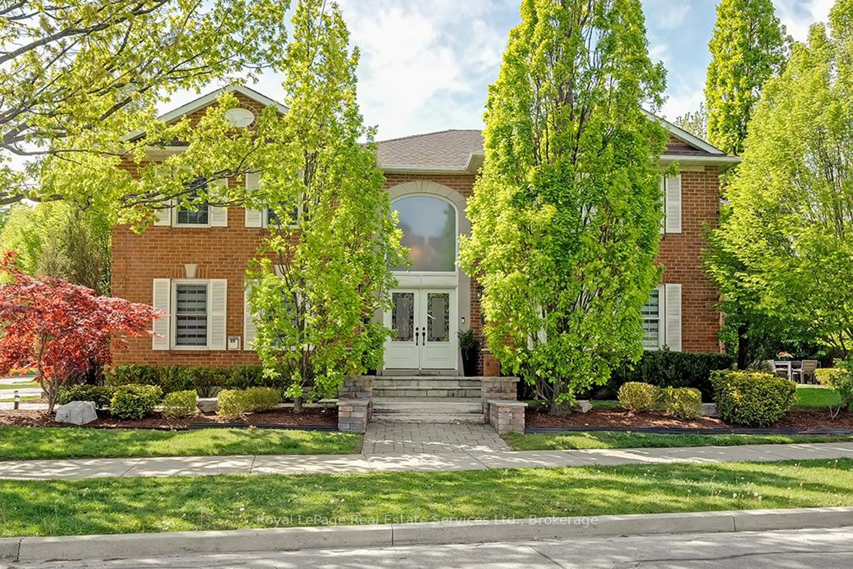 2101 Grosvenor Street, WC Wedgewood Creek, Oakville by Alessia Polo 2101 Grosvenor Street, WC Wedgewood Creek, Oakville