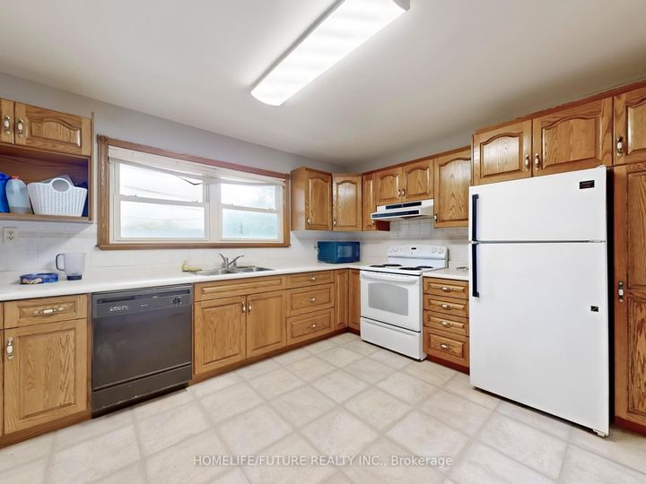 Photo 6 at 1500 Simcoe Street N, Samac, Oshawa