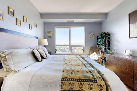 Photo 11 at 1609 - 9235 Jane Street, Maple, Vaughan