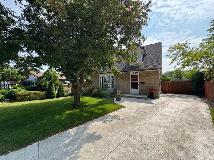 Photo 0 at 1343 JANINA Boulevard, Tyandaga, Burlington
