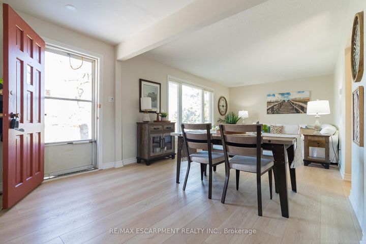 Photo 6 at 1343 JANINA Boulevard, Tyandaga, Burlington