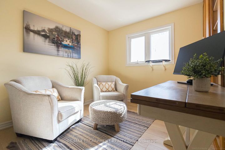 Photo 9 at 1343 JANINA Boulevard, Tyandaga, Burlington