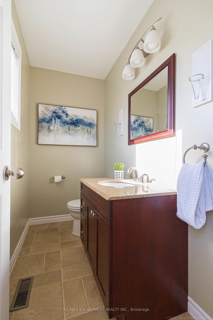 Photo 12 at 1343 JANINA Boulevard, Tyandaga, Burlington