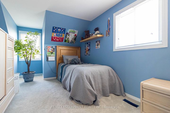 Photo 15 at 1343 JANINA Boulevard, Tyandaga, Burlington