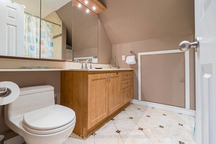 Photo 17 at 1343 JANINA Boulevard, Tyandaga, Burlington